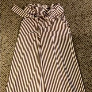 BRAND NEW New York and Company wide legged pants